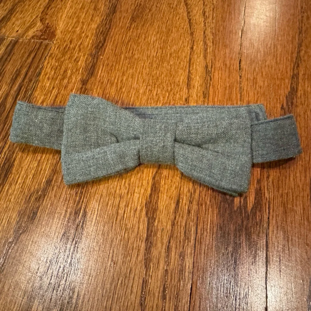 Infant Classic Gray Velcro Bow Tie